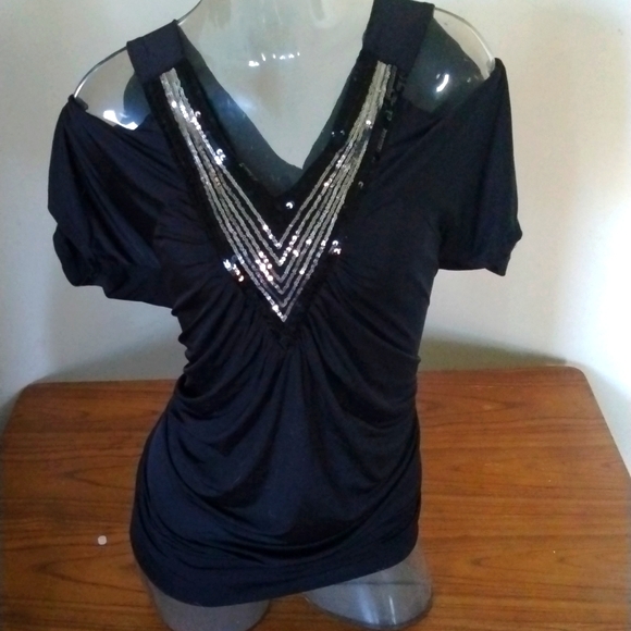 Addictive plus size sequence top - Picture 2 of 9